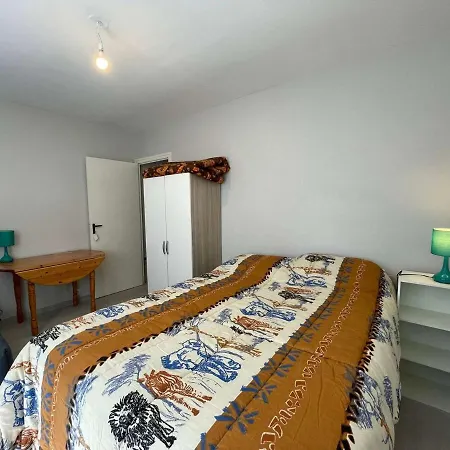 Apartment Renove 2 Pieces, Terrasse, Parking Prive, Proche Et Commerces - Fr-1-224c-192 *
